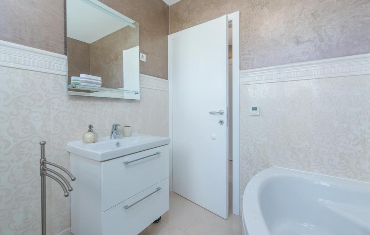 PUY Modern Apartments With Shared Pool Near The Sea מראה חיצוני תמונה